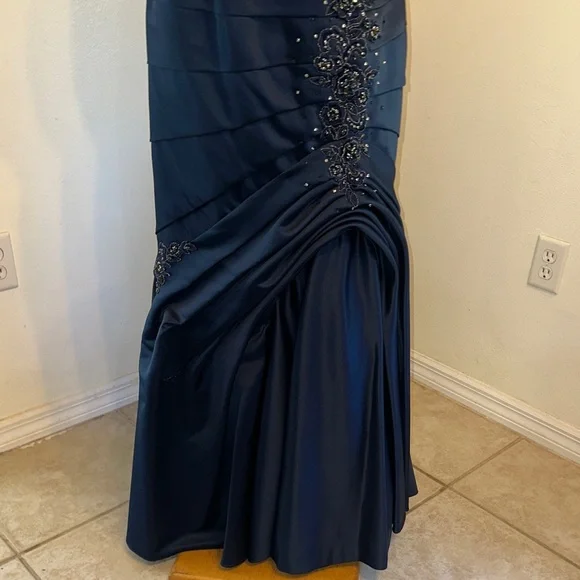 YSA MAKINO Elegant Navy Strapless Beaded Evening Gown Size 4/6 - Picture 4 of 16